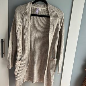 Knit Cardigan- Size Small- Super cute detailing